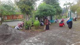 KERJA BAKTI PKK KALURAHAN NGLIPAR
